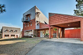 Broken Bow Mountaintop Home w/ Hot Tub!