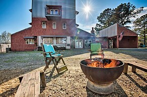 Broken Bow Mountaintop Home w/ Hot Tub!