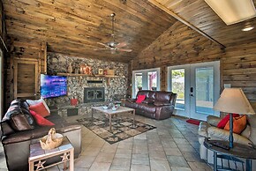 Broken Bow Mountaintop Home w/ Hot Tub!