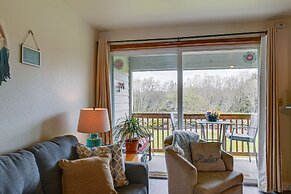 Ocean Shores Condo w/ Balcony < 1 Mi to Beach!