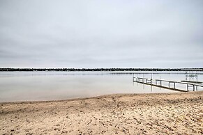 National City Cottage w/ Patio, Steps to Lake!