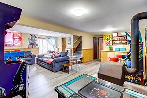 Pet-friendly Home w/ Deck at Big Bass Lake!