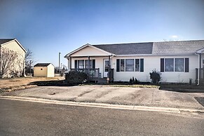 Milton Townhouse ~ 9 Mi to Delaware Bay!