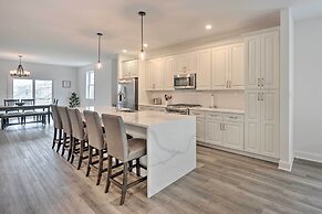 New Townhome < Half Mi to Beach!