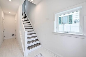 New Townhome < Half Mi to Beach!