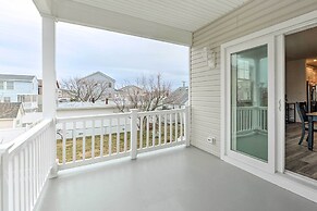 New Townhome < Half Mi to Beach!