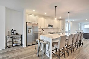 New Townhome < Half Mi to Beach!