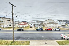 New Townhome < Half Mi to Beach!