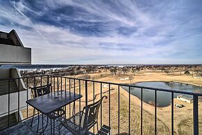 Balcony & Lake View: Modern Condo in Monkey Island