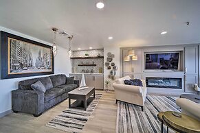 Balcony & Lake View: Modern Condo in Monkey Island