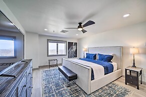 Balcony & Lake View: Modern Condo in Monkey Island