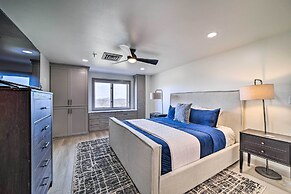 Balcony & Lake View: Modern Condo in Monkey Island