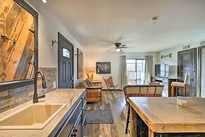 4 Mi to Dtwn: Rustic Fort Worth Apt