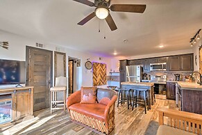 4 Mi to Dtwn: Rustic Fort Worth Apt