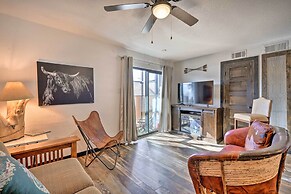 4 Mi to Dtwn: Rustic Fort Worth Apt
