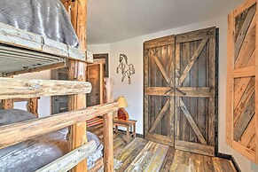 4 Mi to Dtwn: Rustic Fort Worth Apt
