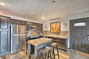 4 Mi to Dtwn: Rustic Fort Worth Apt