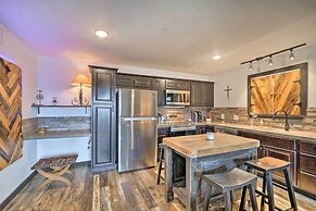 4 Mi to Dtwn: Rustic Fort Worth Apt