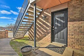 4 Mi to Dtwn: Rustic Fort Worth Apt