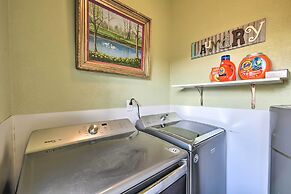 4 Mi to Dtwn: Rustic Fort Worth Apt