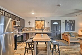 4 Mi to Dtwn: Rustic Fort Worth Apt