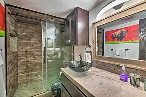 4 Mi to Dtwn: Rustic Fort Worth Apt