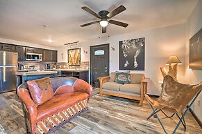 4 Mi to Dtwn: Rustic Fort Worth Apt
