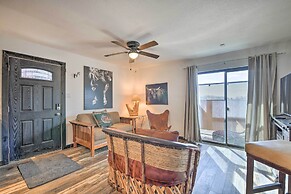 4 Mi to Dtwn: Rustic Fort Worth Apt