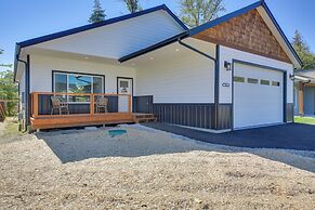 3 Mi to Lake Pend Oreille: Home w/ Deck & Yard