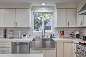 Modesto Home w/ Deck - 2 Mi to Vintage Faire Mall