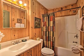 Private Gatlinburg Cabin: Pet Friendly w/ Hot Tub!