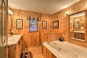 Private Gatlinburg Cabin: Pet Friendly w/ Hot Tub!