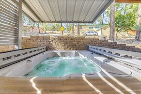 Ruidoso Cabin w/ Patio - Walk to Midtown!