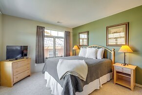 Ski-in/ski-out! Cozy Bellaire Resort Retreat!