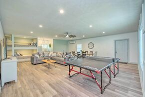 Stunning 2-building Rental - Walk to Marina!