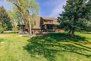 Serene Creekside Sheridan Getaway: Mountain Views!