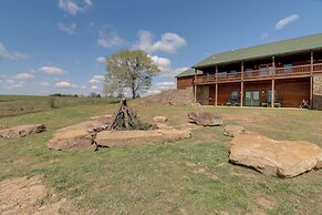 Ozark Mtn Views & Lake Access: Shirley Home