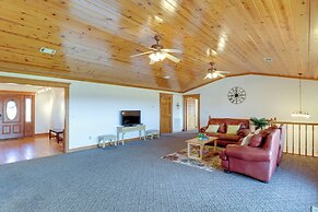 Ozark Mtn Views & Lake Access: Shirley Home