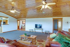 Ozark Mtn Views & Lake Access: Shirley Home