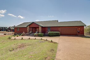 Ozark Mtn Views & Lake Access: Shirley Home