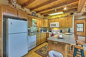 Spacious Maggie Valley Cabin w/ Hot Tub & MTN View