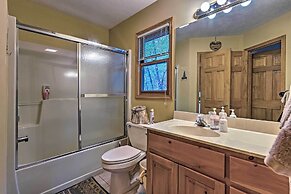 Spacious Maggie Valley Cabin w/ Hot Tub & MTN View