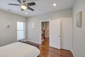 Spacious Houston Townhome ~ 5 Mi to Downtown!