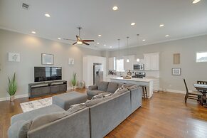 Spacious Houston Townhome ~ 5 Mi to Downtown!