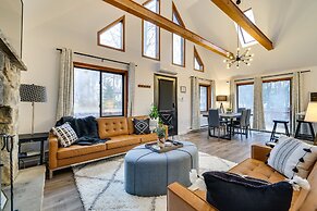 Poconos Chalet With Lake & Pool Access!