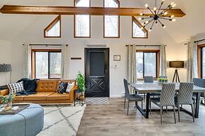 Poconos Chalet With Lake & Pool Access!