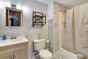 Poconos Chalet With Lake & Pool Access!