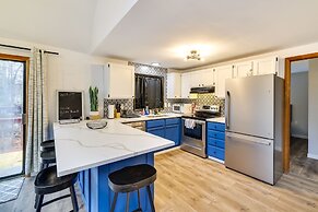 Poconos Chalet With Lake & Pool Access!