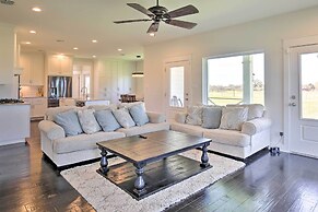 Spacious Texas Getaway w/ Fire Pit & Pond!