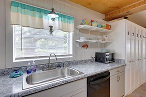 Vibrant Pass Christian Oasis - 3 Blocks to Beach!